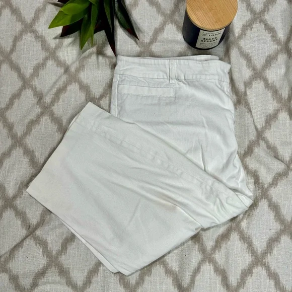 Women’s plus size white capri jeans - Picture 1 of 12